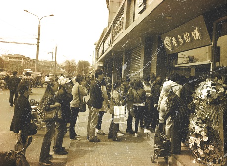 1999年劉占華先生開(kāi)創(chuàng)麥多烘烤餡餅品類(lèi)
